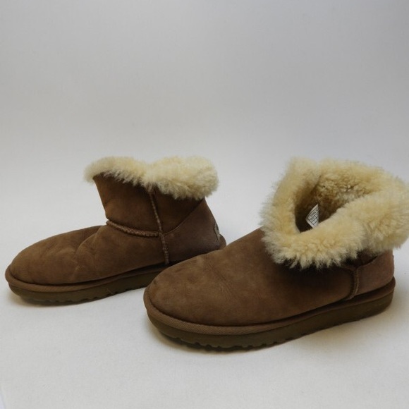 ❌❌SOLD❌❌UGG Mini Bailey Button - Size EU38 - Picture 2 of 5